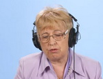 Бабушки смотрят клип «В Питере — пить» группы Ленинград 